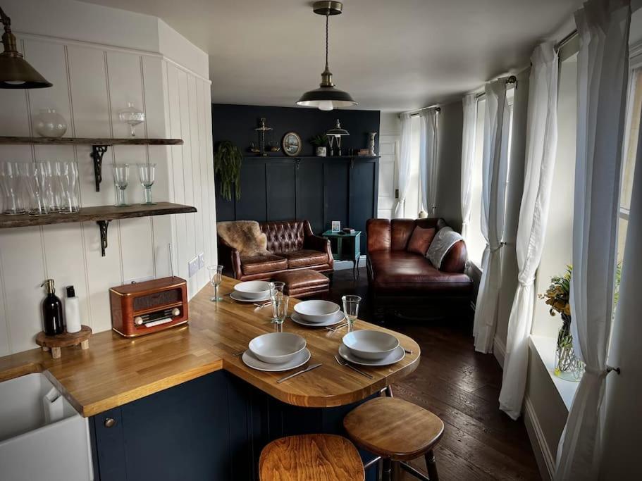 Period Apartment, Great Views, In Heart Of Town. Bradford-On-Avon Kültér fotó