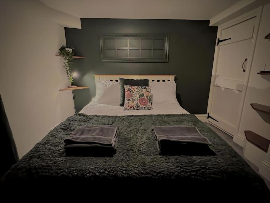 Period Apartment, Great Views, In Heart Of Town. Bradford-On-Avon Kültér fotó