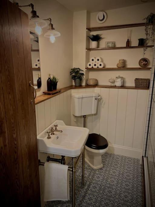 Period Apartment, Great Views, In Heart Of Town. Bradford-On-Avon Kültér fotó